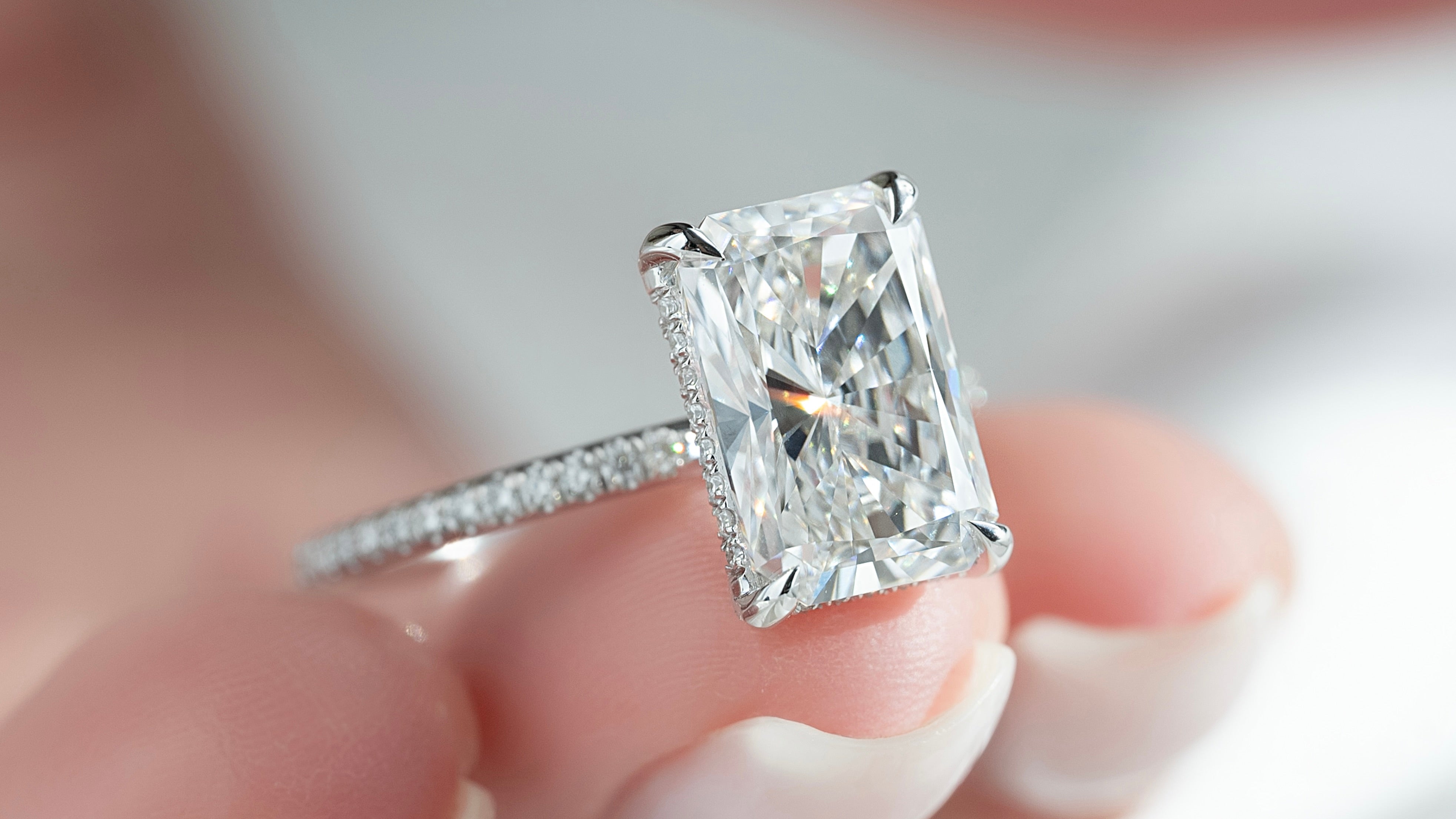 Discover the Best Lab Grown Diamond Engagement Rings This Earth Day