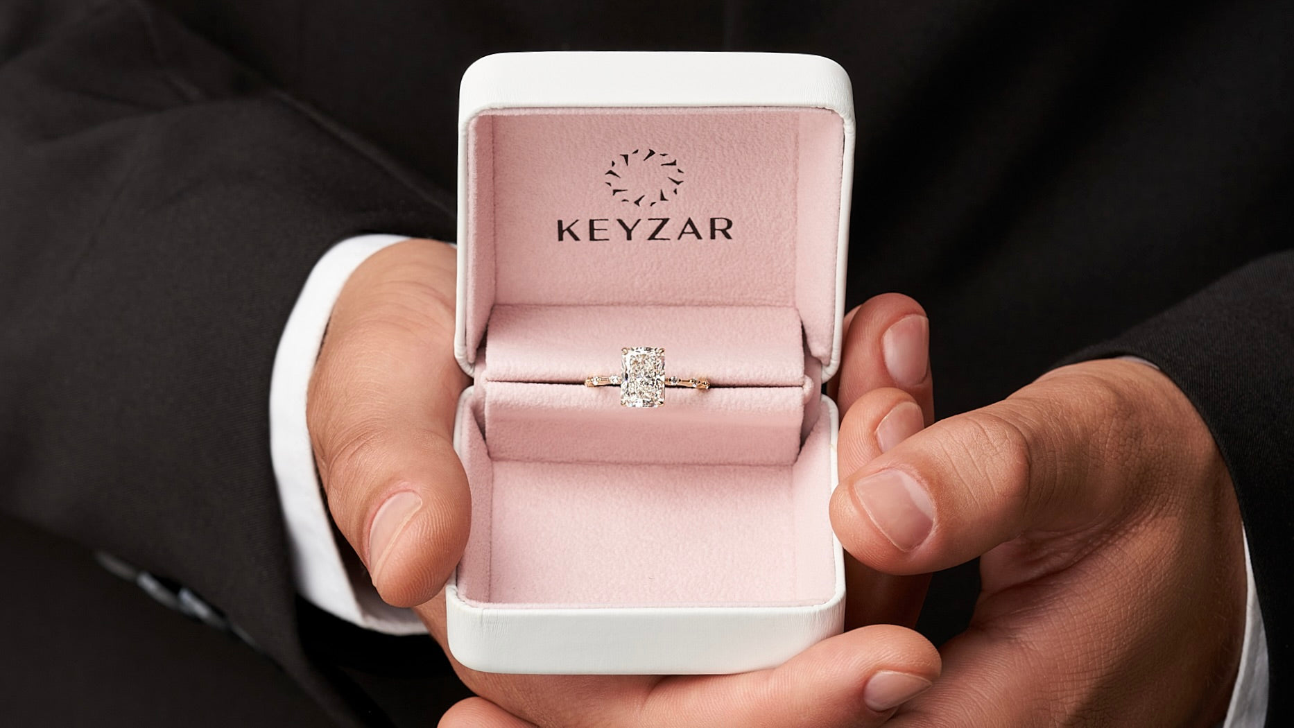 How to Buy Your Engagement Ring Online