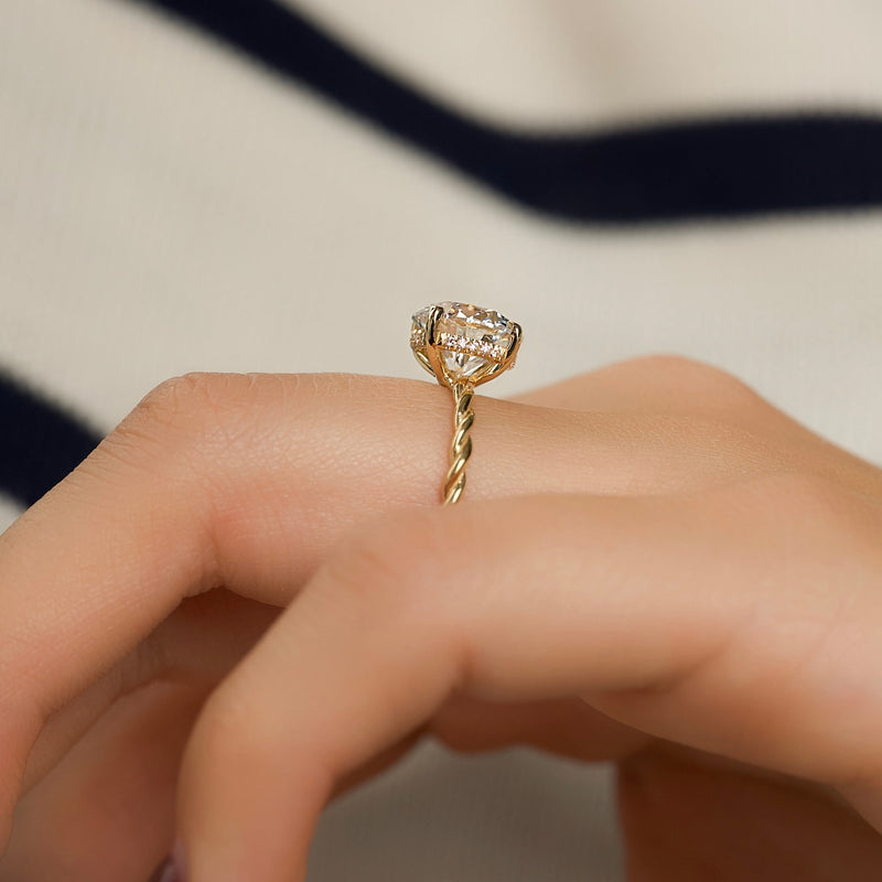 The Alice - Engagement Ring Made in Yellow Gold