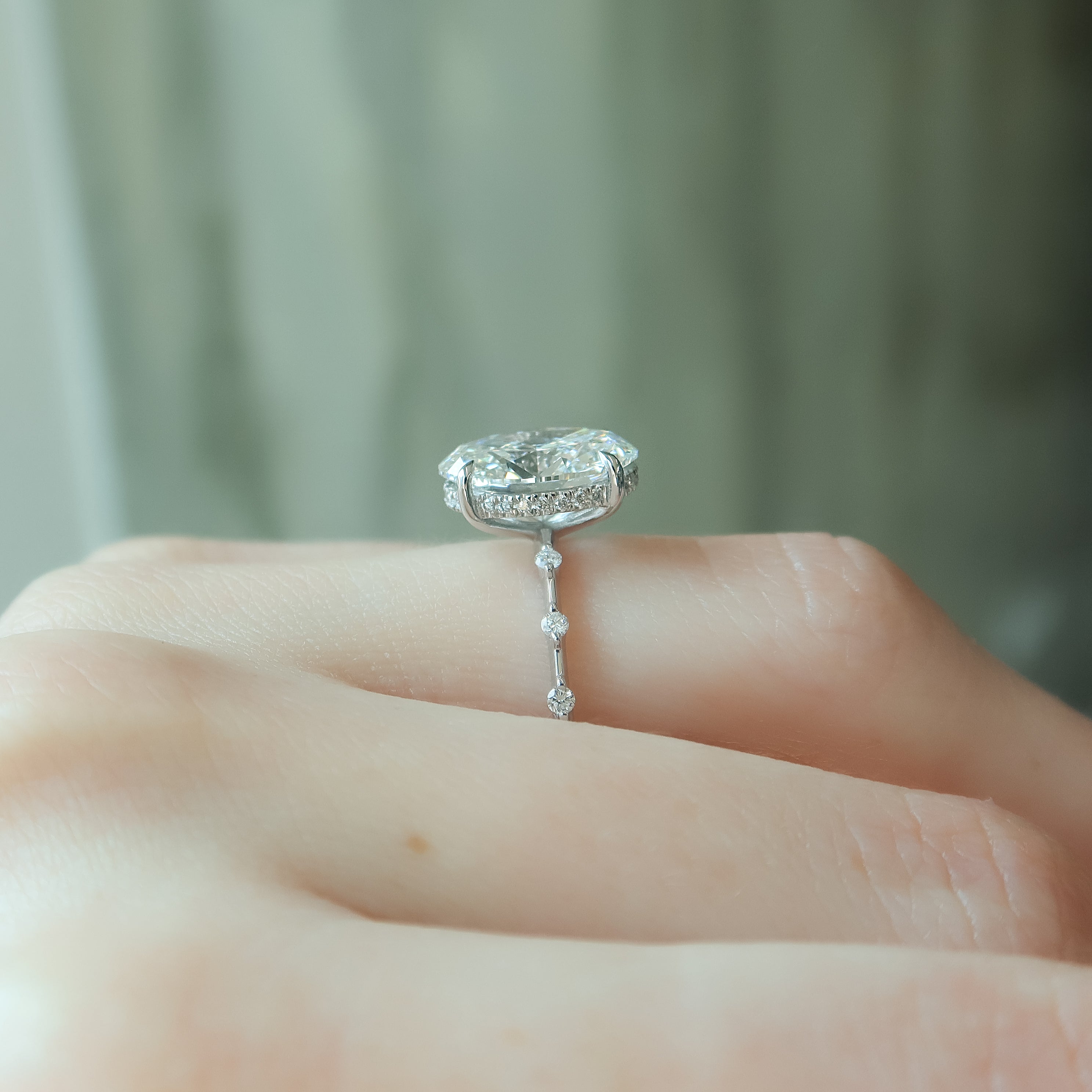 All the Reasons Not to Buy an Oval Engagement Ring