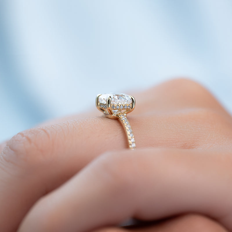 The Low Profile Kamellie - Engagement Ring Made in Yellow Gold