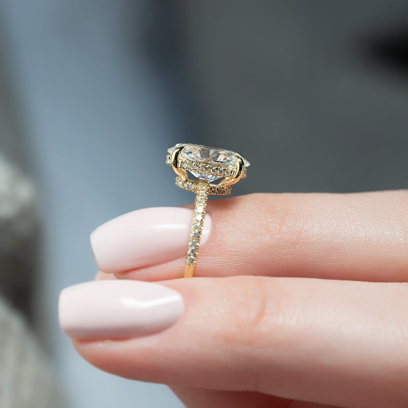 The Low Profile Kamellie - Engagement Ring Made in Yellow Gold