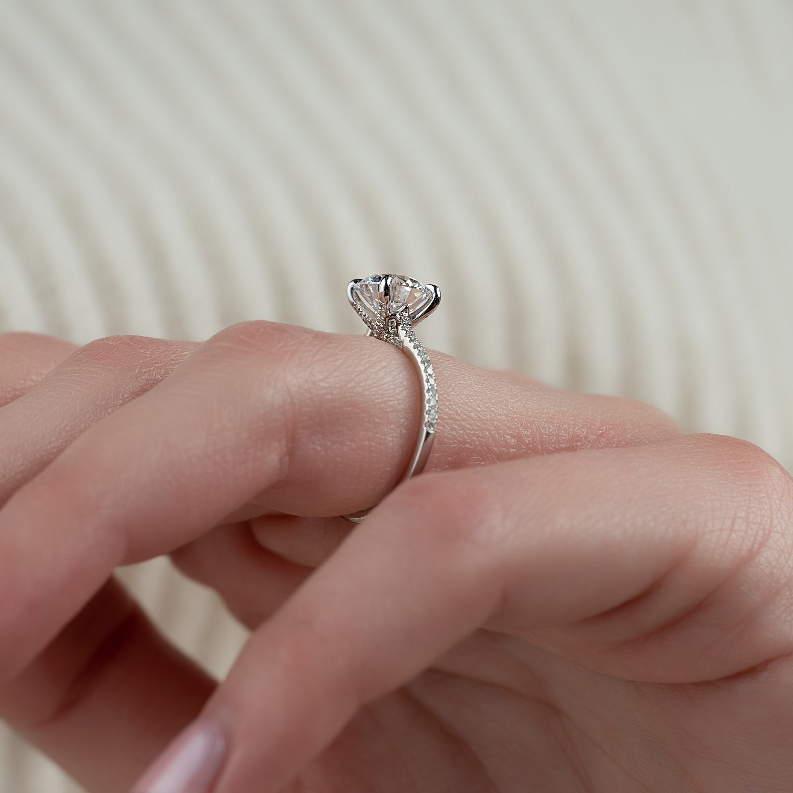 The Pave Claire WG R data-carat=2.5 data-metal=white-gold