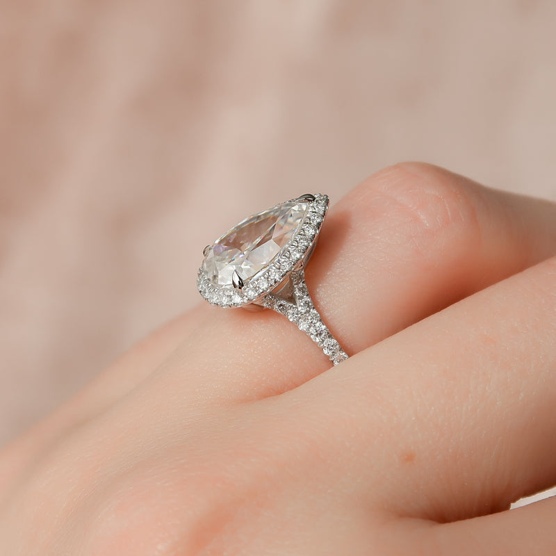 The Miley - Engagement Ring Made in White Gold