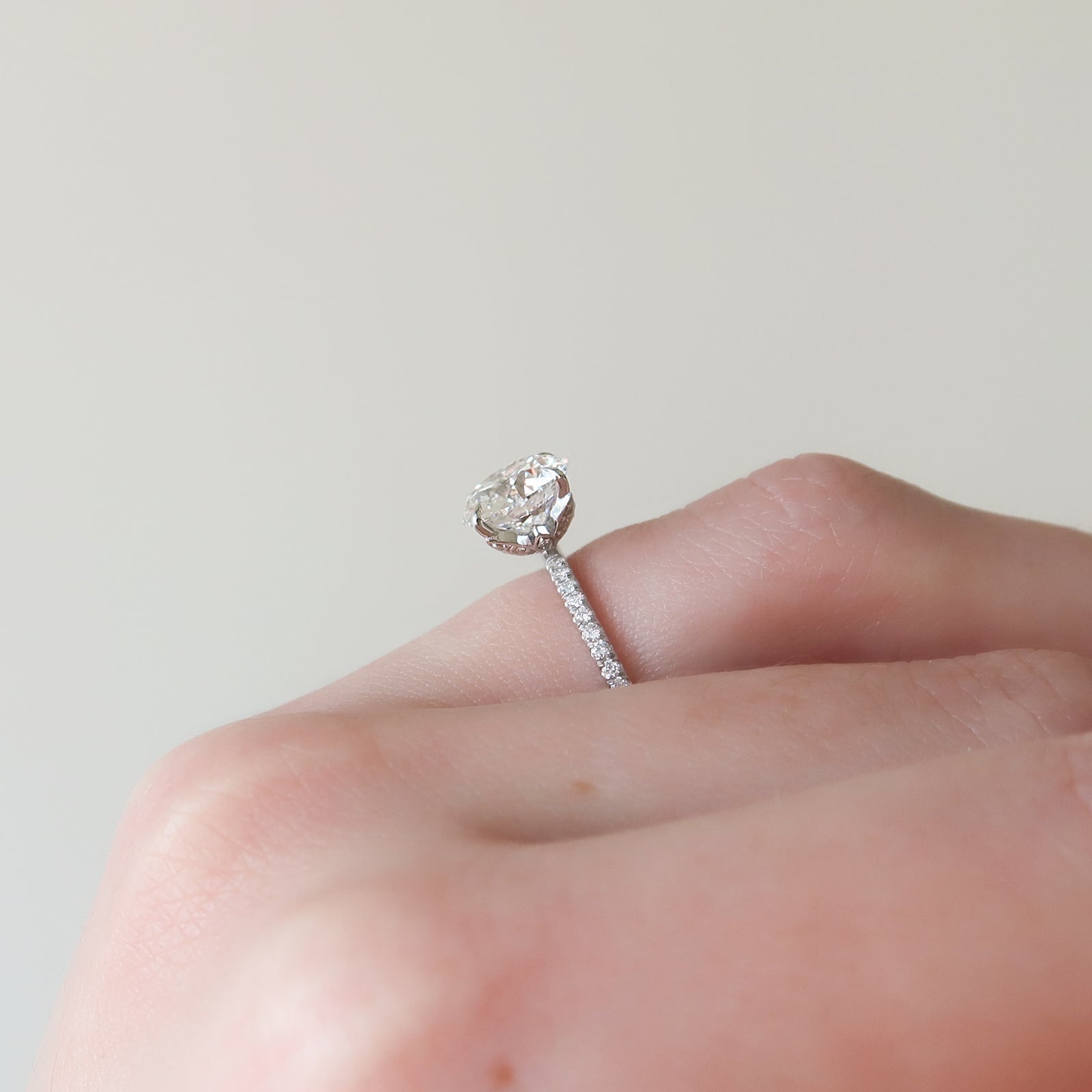 The Pave Lily WG R data-carat=2.5 data-metal=white-gold