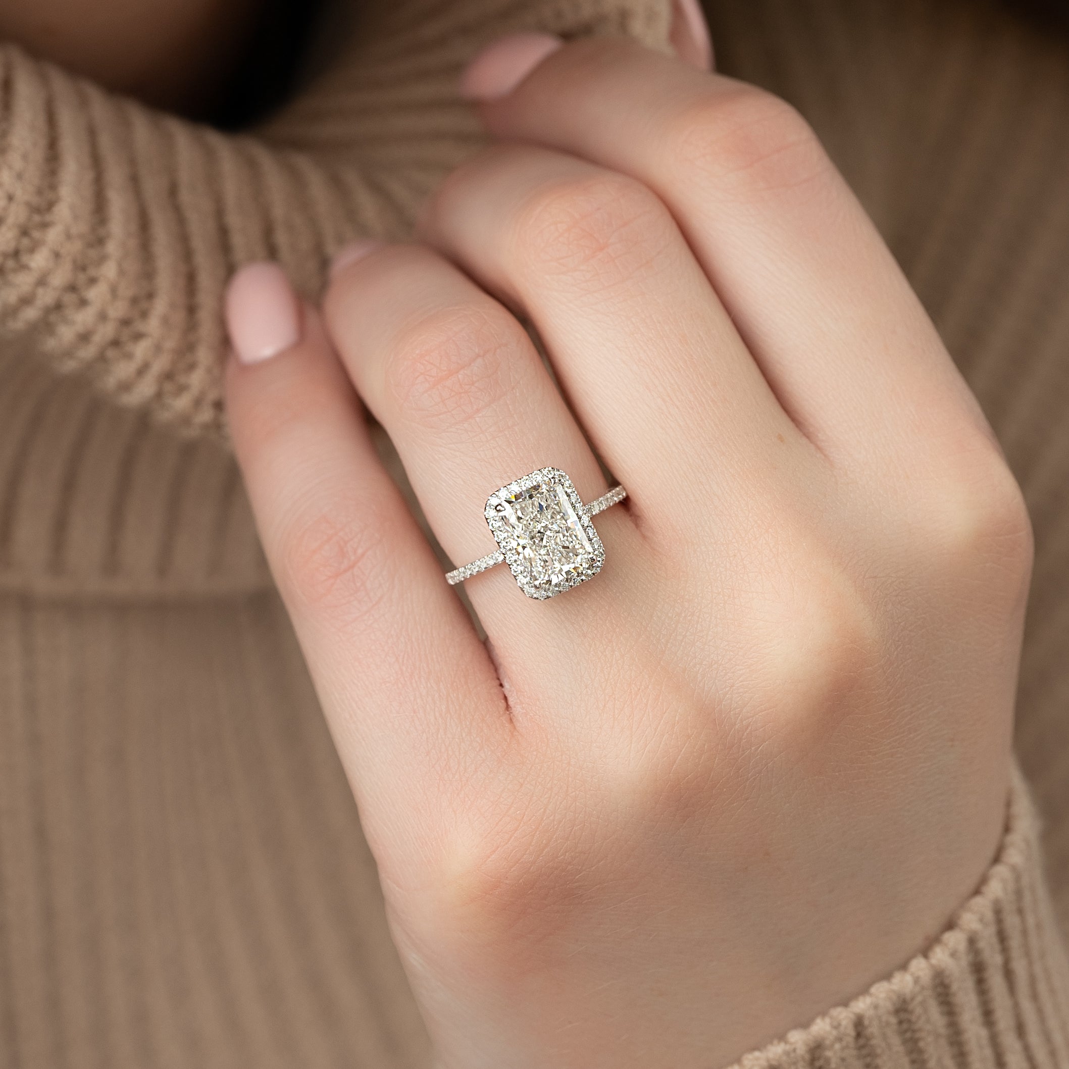 Round Brilliant Cut Diamond Halo Ring – Ivy Jewellers