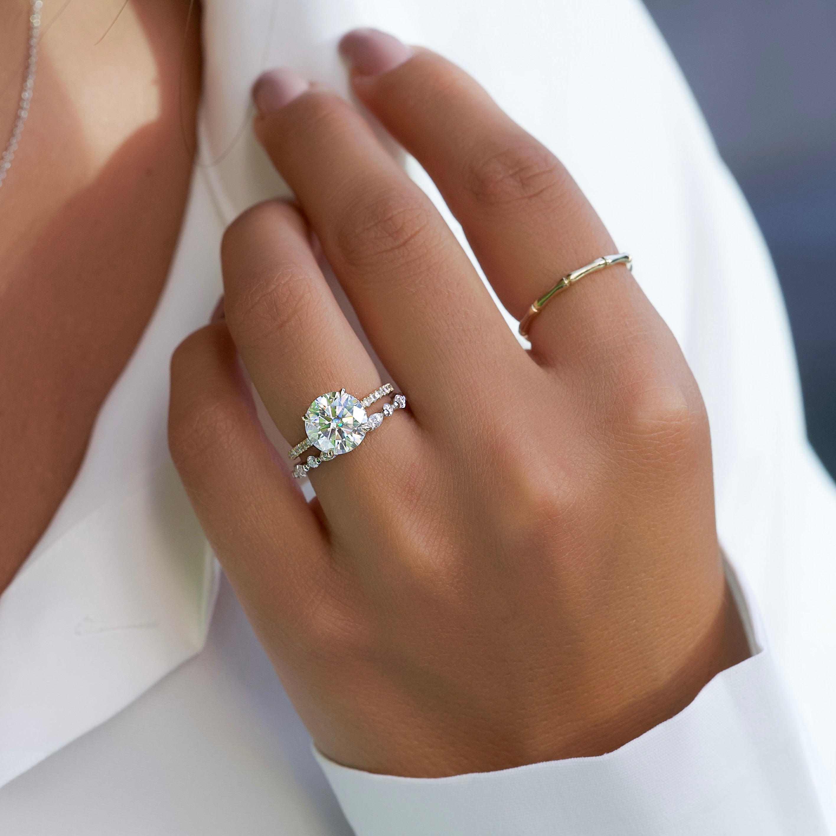 8 Best Engagement Rings for Large Fingers (2022) | Vintage Diamond Ring