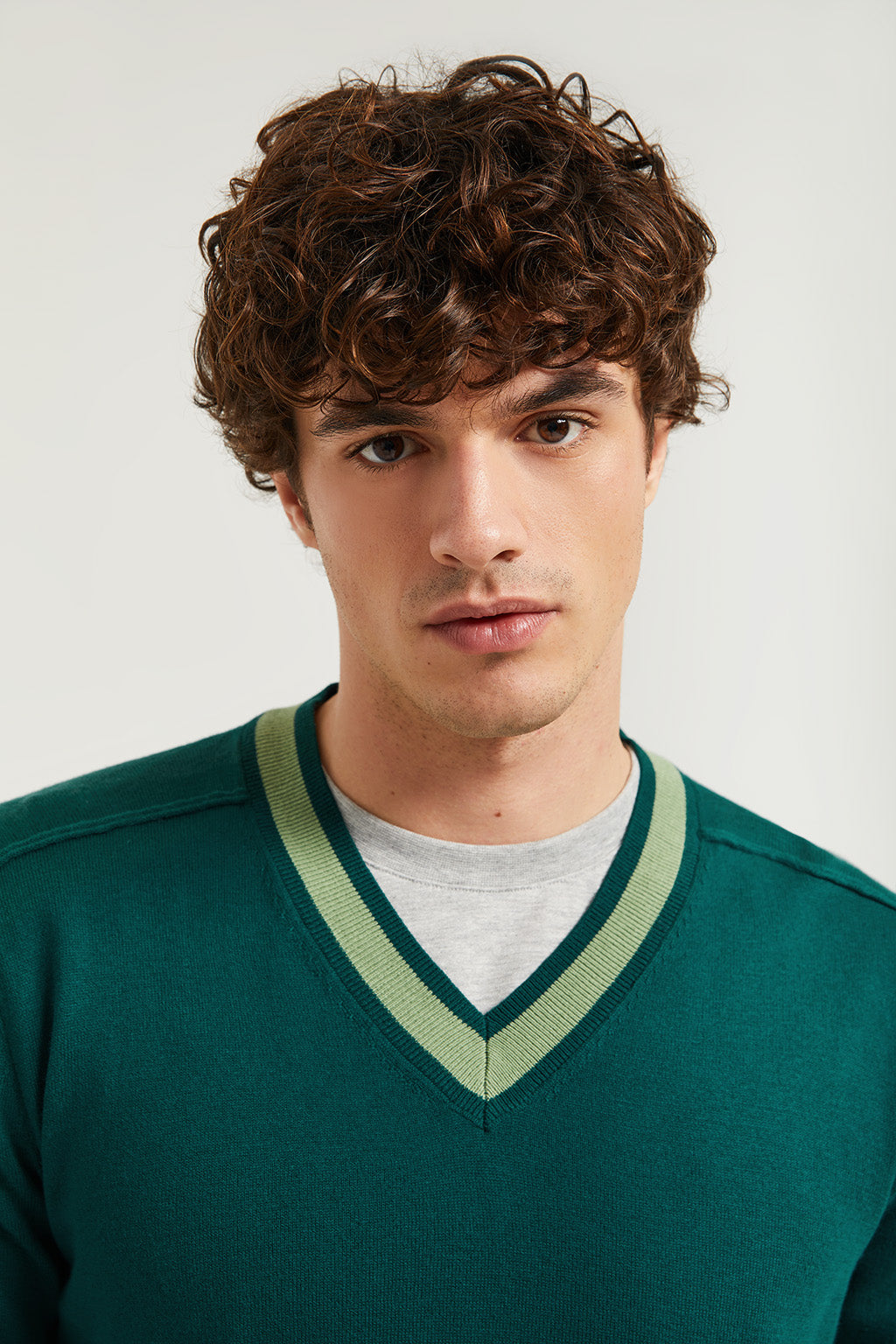 Blue V-neck knit jumper with detail on sleeve – Polo Club Europe