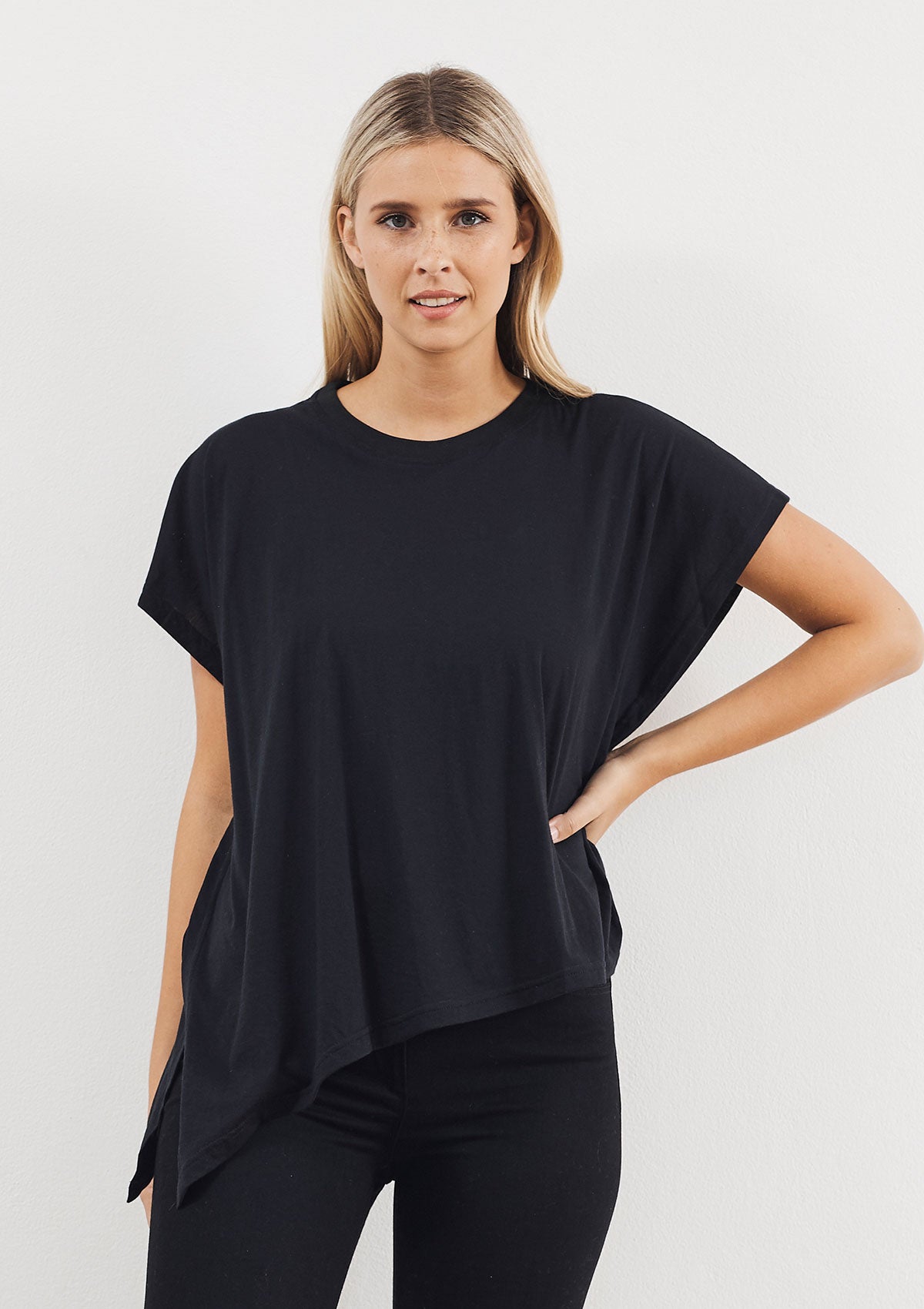 Khlassik Geometric Basic Tee Black