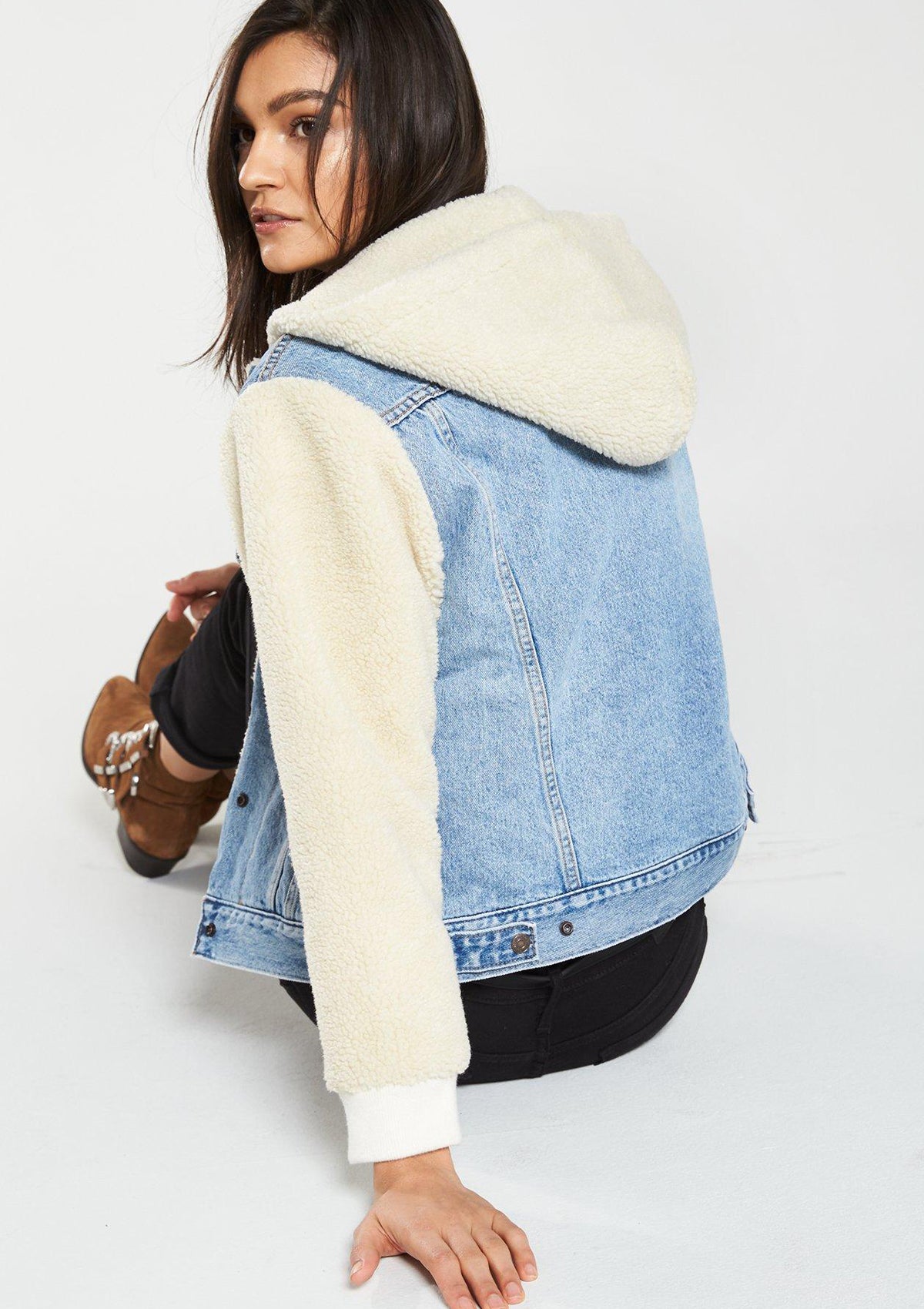 Levis Ex Boyfriend Sherpa Sleeve Trucker