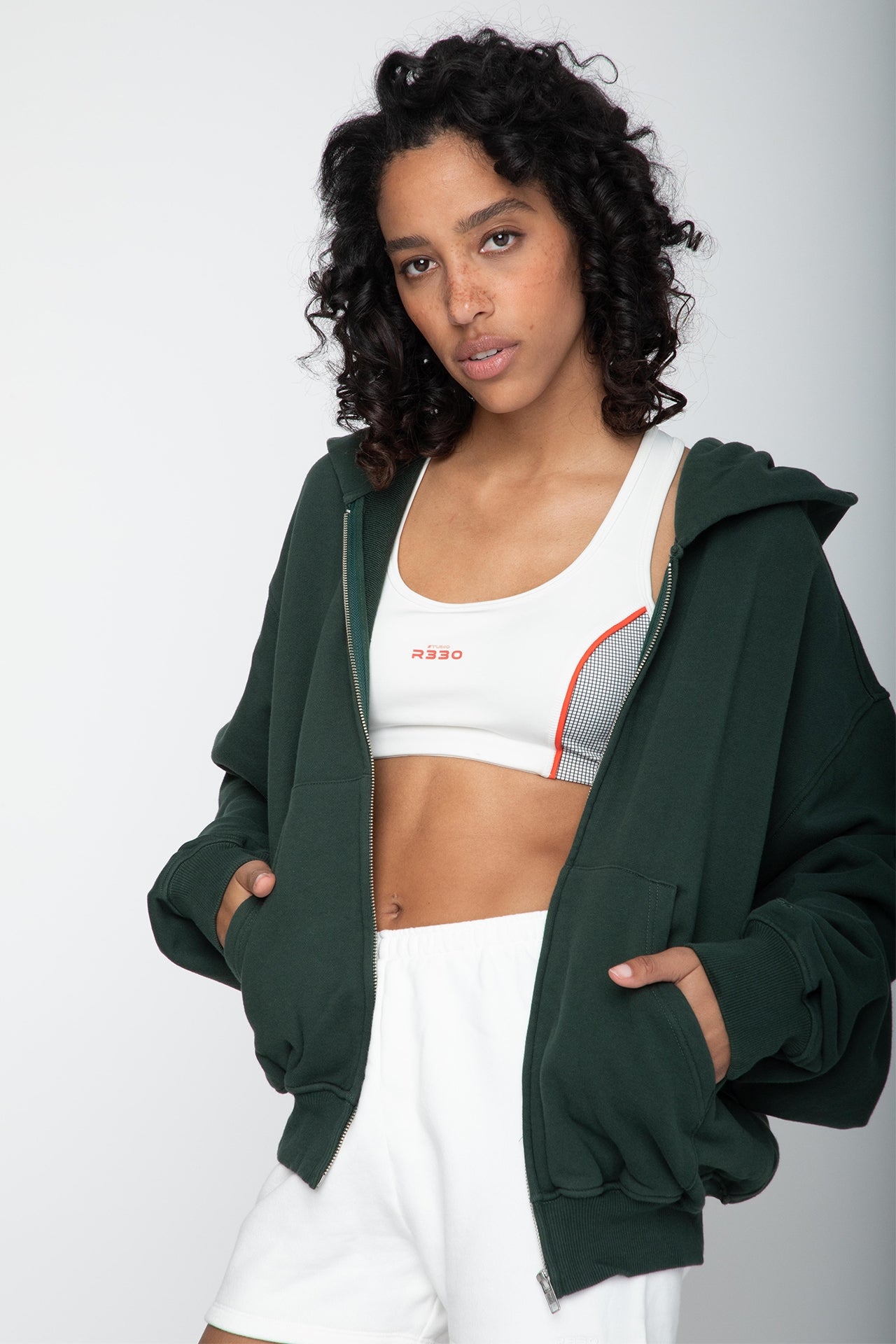 STUDIO R330 CROPPED PULLOVER HOODIE