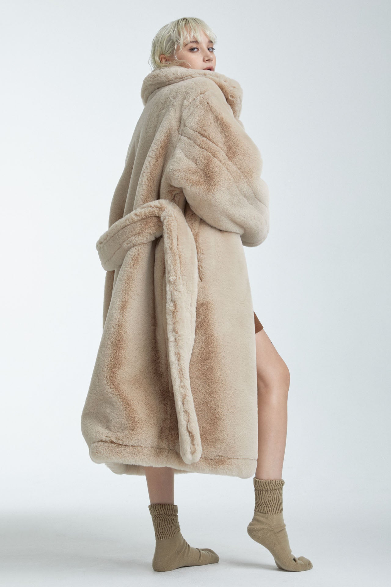 Unisex Eco-Fur Robe Coat – STUDIO R330