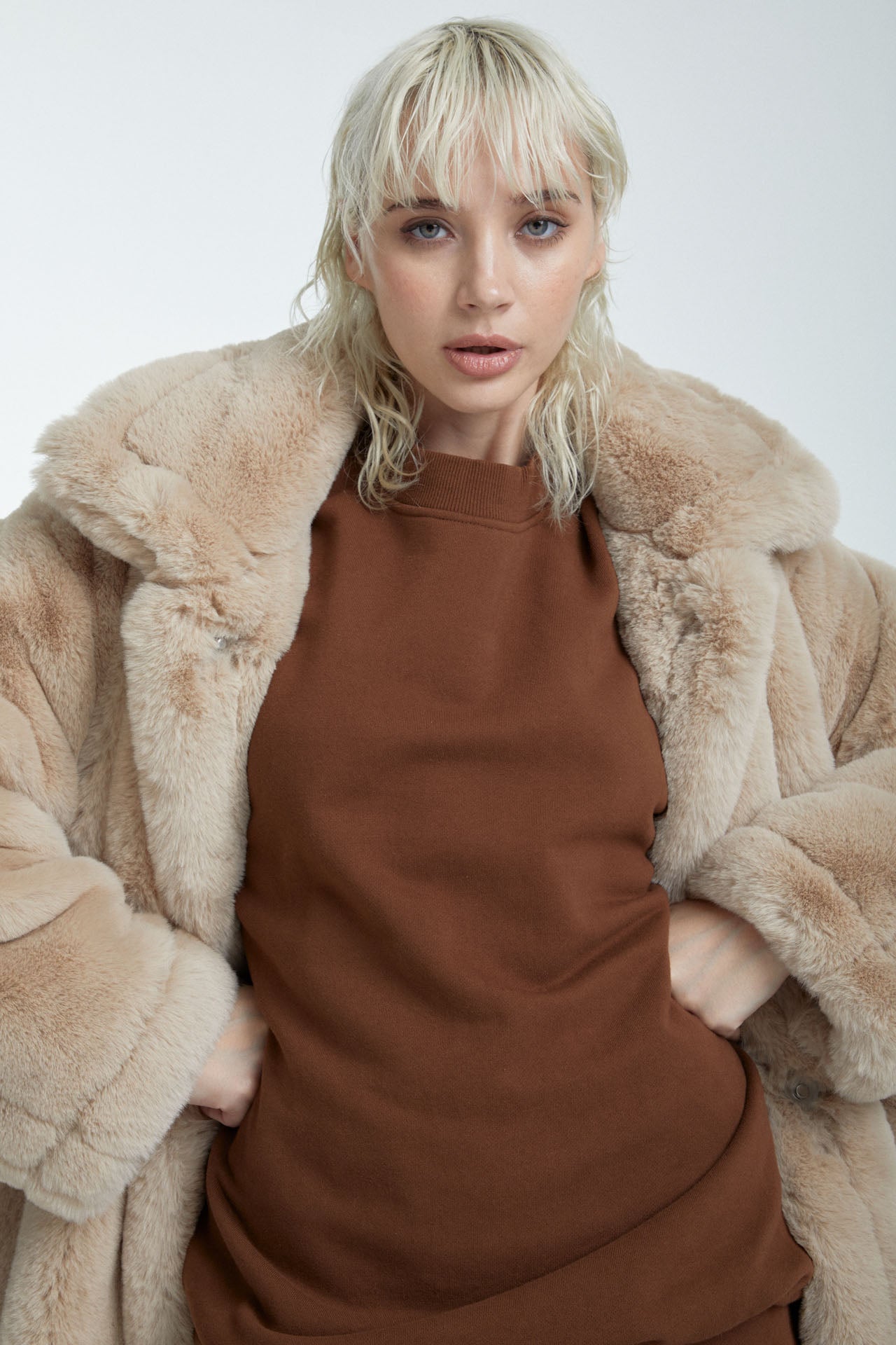 Unisex Eco-Fur Robe Coat – STUDIO R330