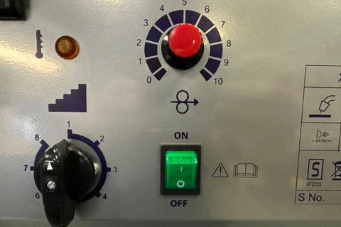 Transformer MIG Voltage settings and control panel