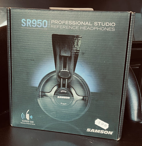 Samson SR950 Closed back studio headphones