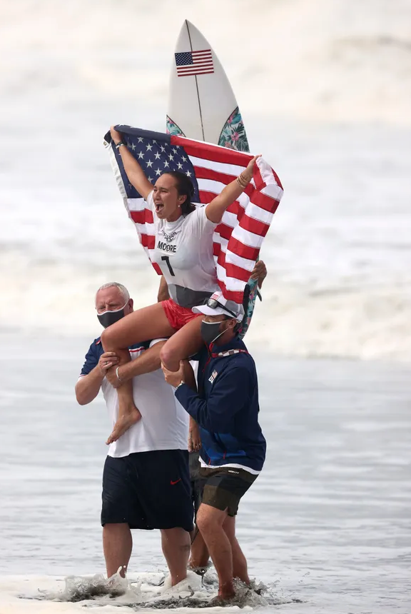 women's olympic surfing winner