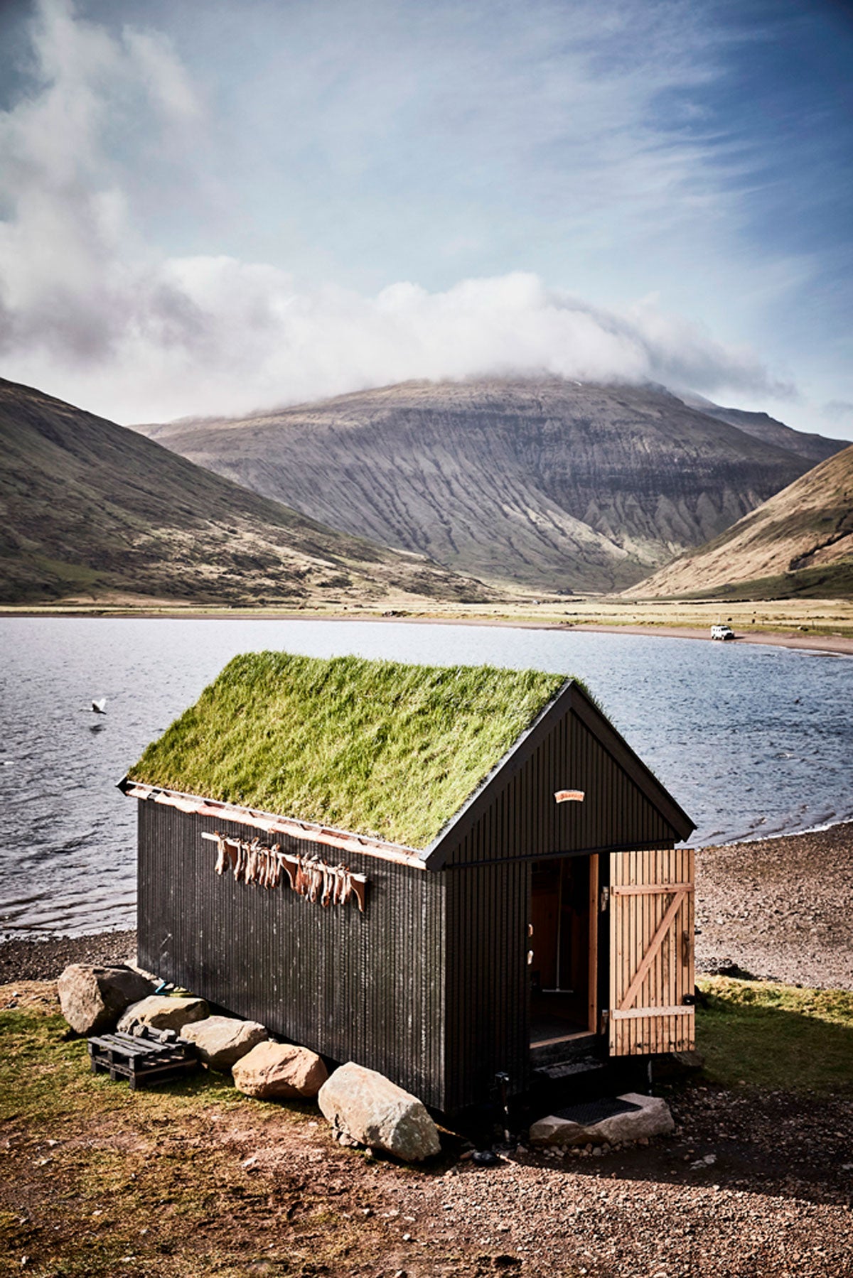 KOKS Restaurant es un claro ejemplo de menos es más, ubicado en Faroe Islands, de tipo cabaña y con la madera como herramienta principal es un oasis para los amantes de la gastronomía y el diseño. (Foto: Claes Bech-Poulsen)