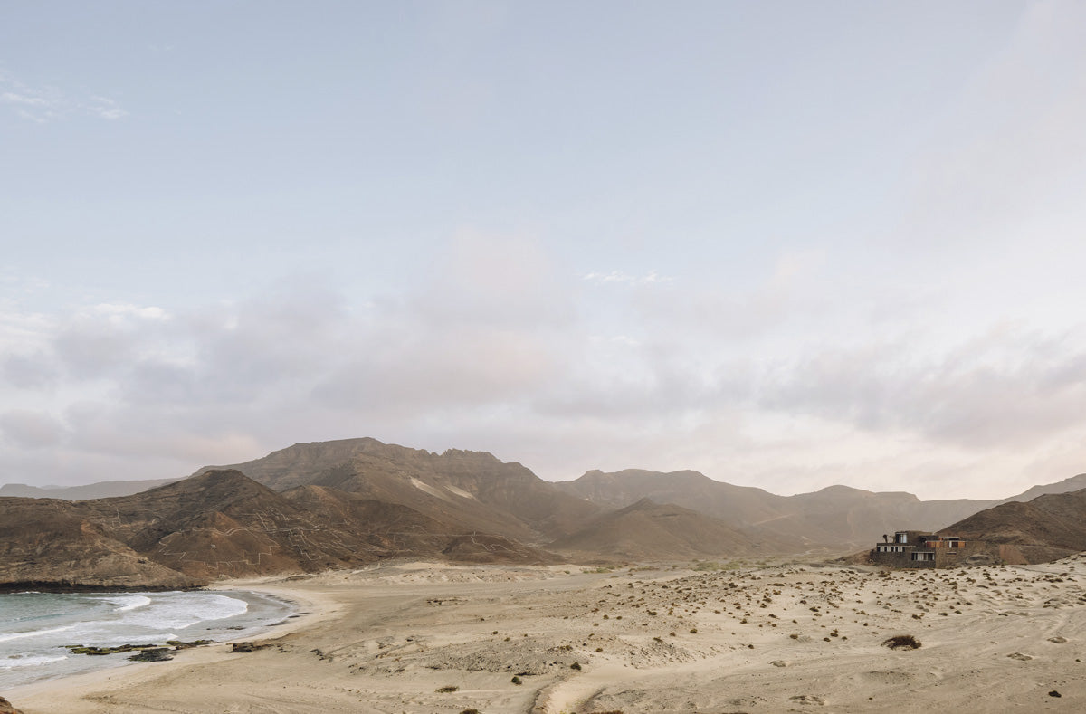 Ubicado a menos de 600 kilómetros de la costa de África occidental, Cabo Verde sigue siendo un destino turístico en gran parte intacto.