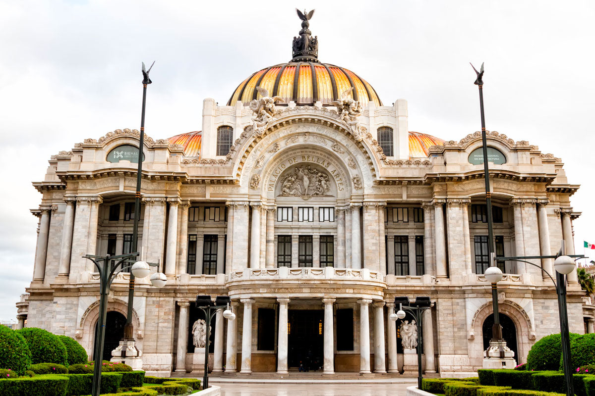El Palacio de Bellas Artes es uno de los edificios más representativos de la CDMX. El espacio cultural alberga todo tipo de eventos, adorna las calles del centro de la ciudad y es un tesoro de mármol.
