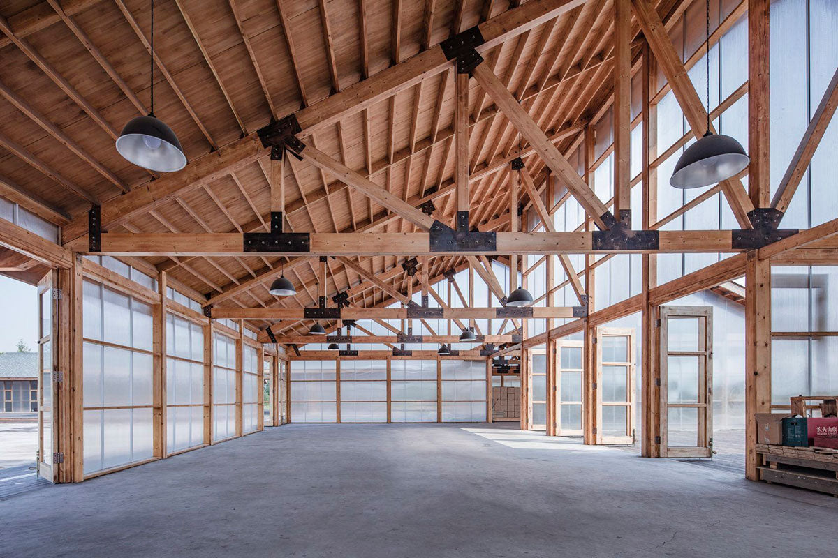 En las tierras agrícolas de Hebei, provincia de China, se encuentra Tangshan Organic Farm, una granja diseñada por ARCHSTUDIO que eligió una estructura de madera por su ligereza. (Foto: ARCHSTUDIO)