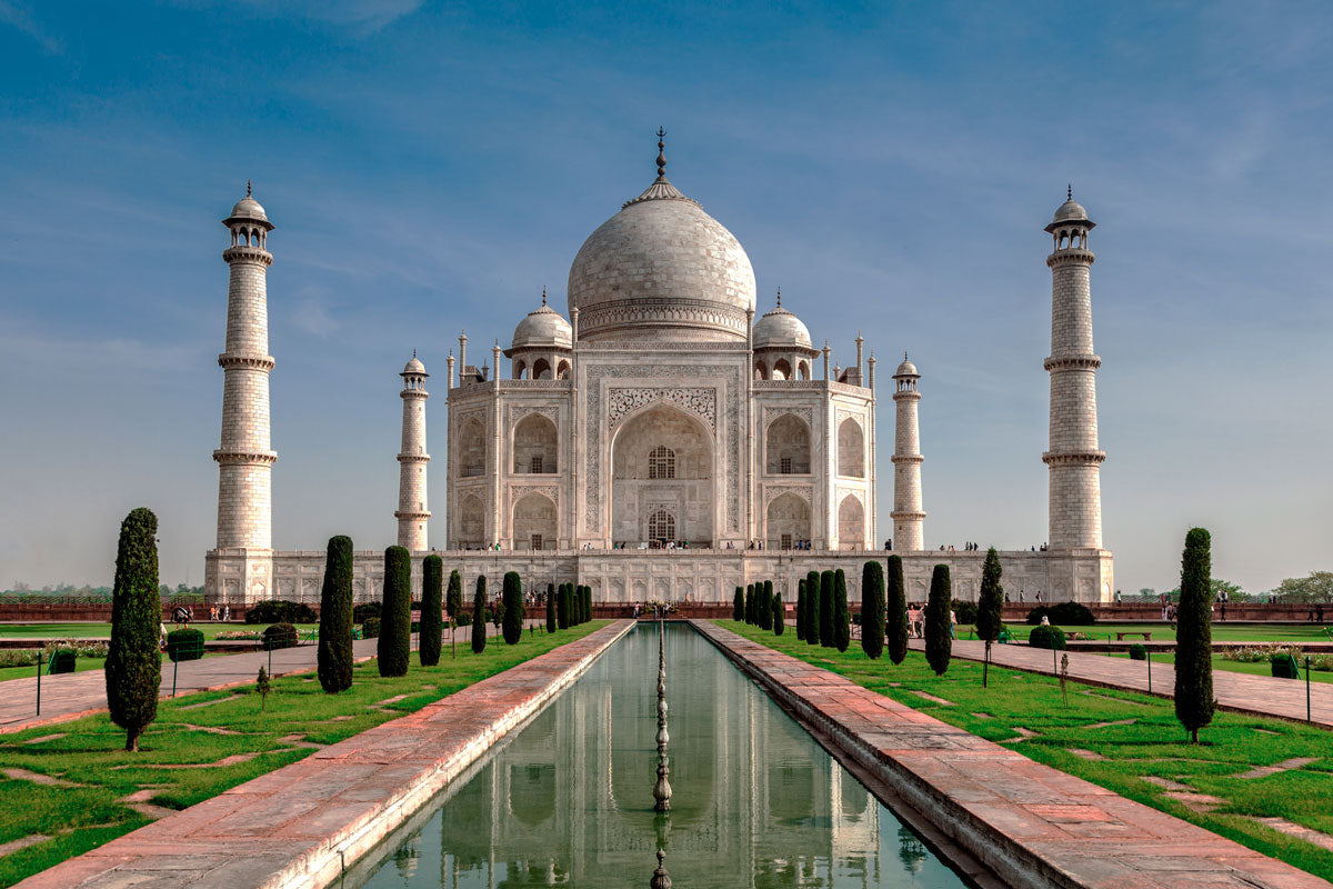 El Taj Mahal, ubicado en la India, es una obra maestra edificada por amor. Su cúpula de mármol ha destacado en la arquitectura desde siempre y es una de las maravillas del mundo moderno.