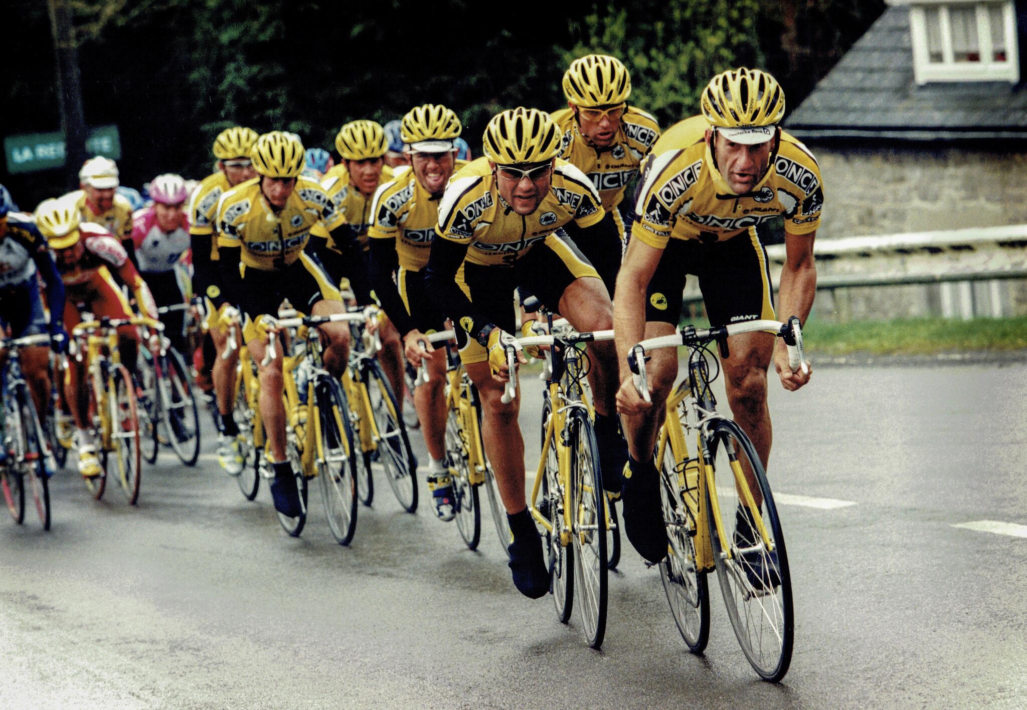 Team ONCE riding Giant TCRs