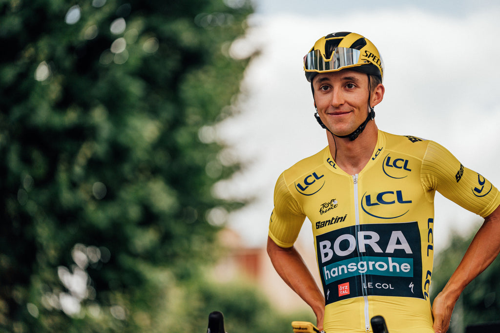 Jai Hindley yellow jersey Tour de France