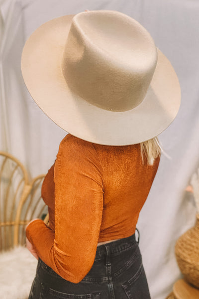 Beige structured wool felt rancher hat. Adjustable inner strap.