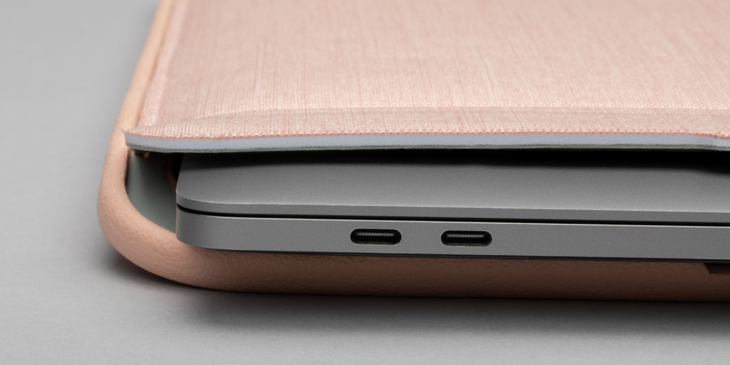 An ultra-secure magnet keeps your MacBook safe and secure from falling out.