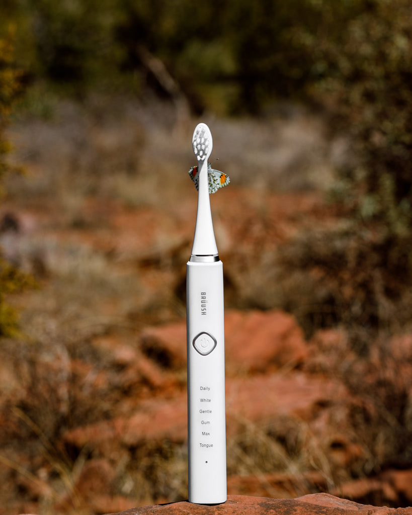 White BRUUSH Electric Toothbrush in Nature