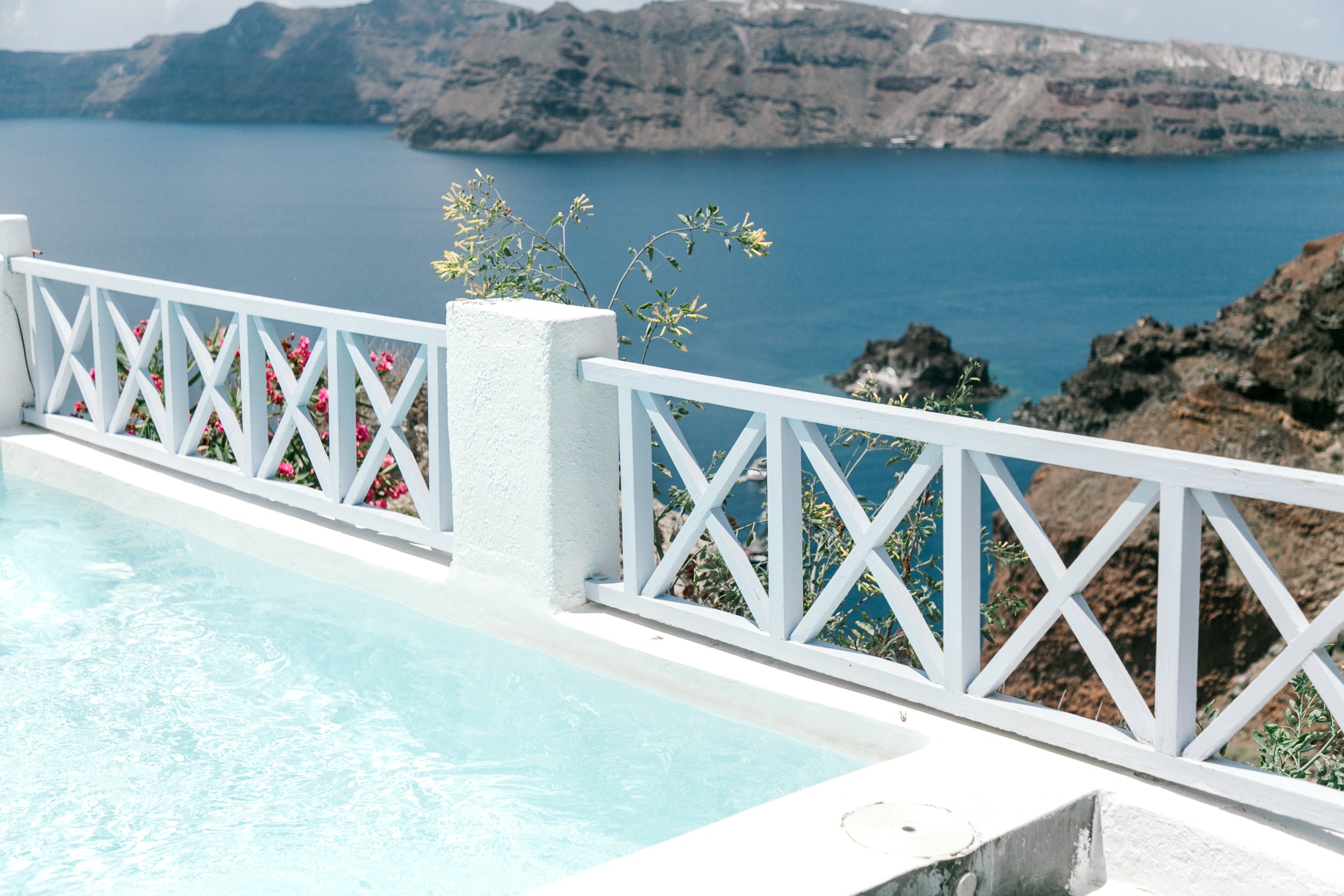 cheap oia hotel