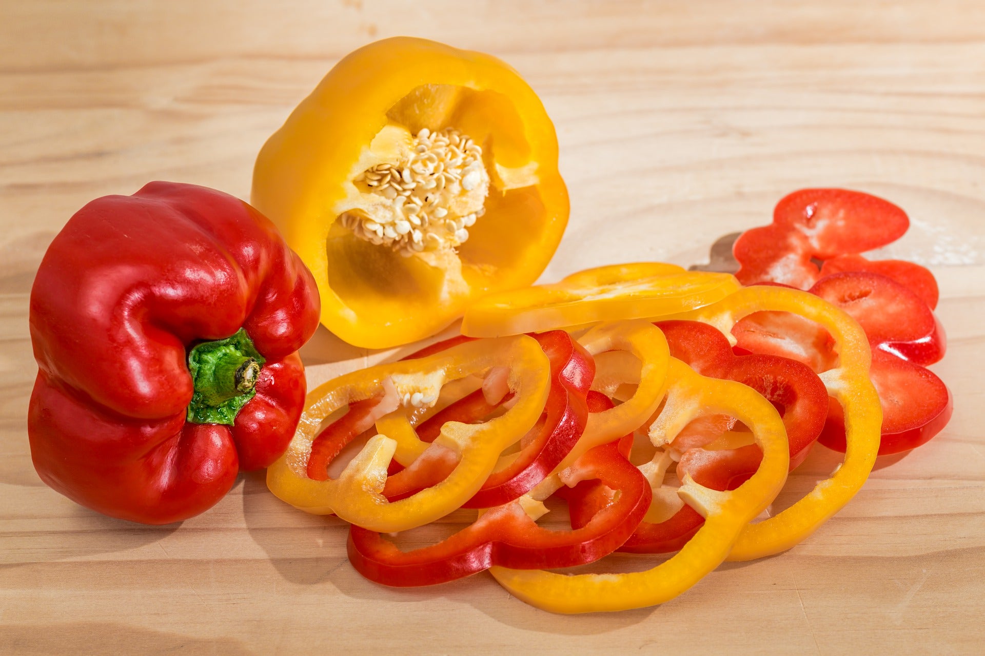 Sliced bell peppers that guinea pigs can eat