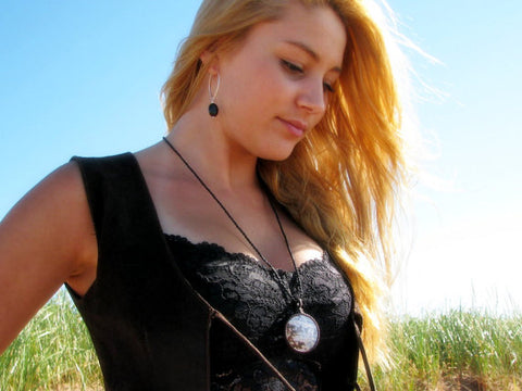 woman wearing ocean jasper macrame gemstone necklace