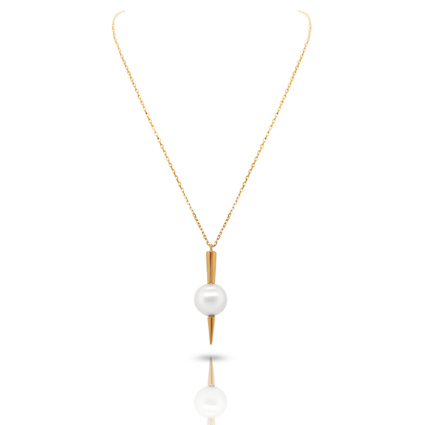Akoya Pearl Pendant Necklace set in 18K Yellow Gold