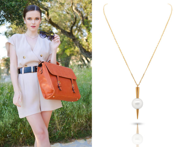Akoya pearl pointed pendant necklace for the trendy mum
