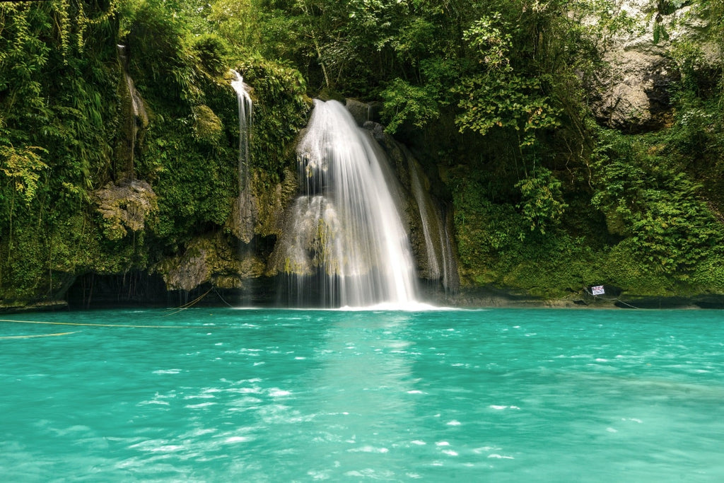 Smaragdgrünes natürliches Wasser