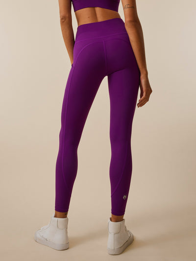 aphyactive cleo crossover flare leggings, Women's Fashion, Activewear on  Carousell