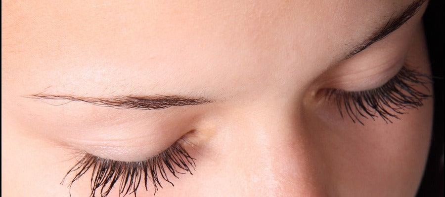 closeup of girl with closed eyes seen from the side