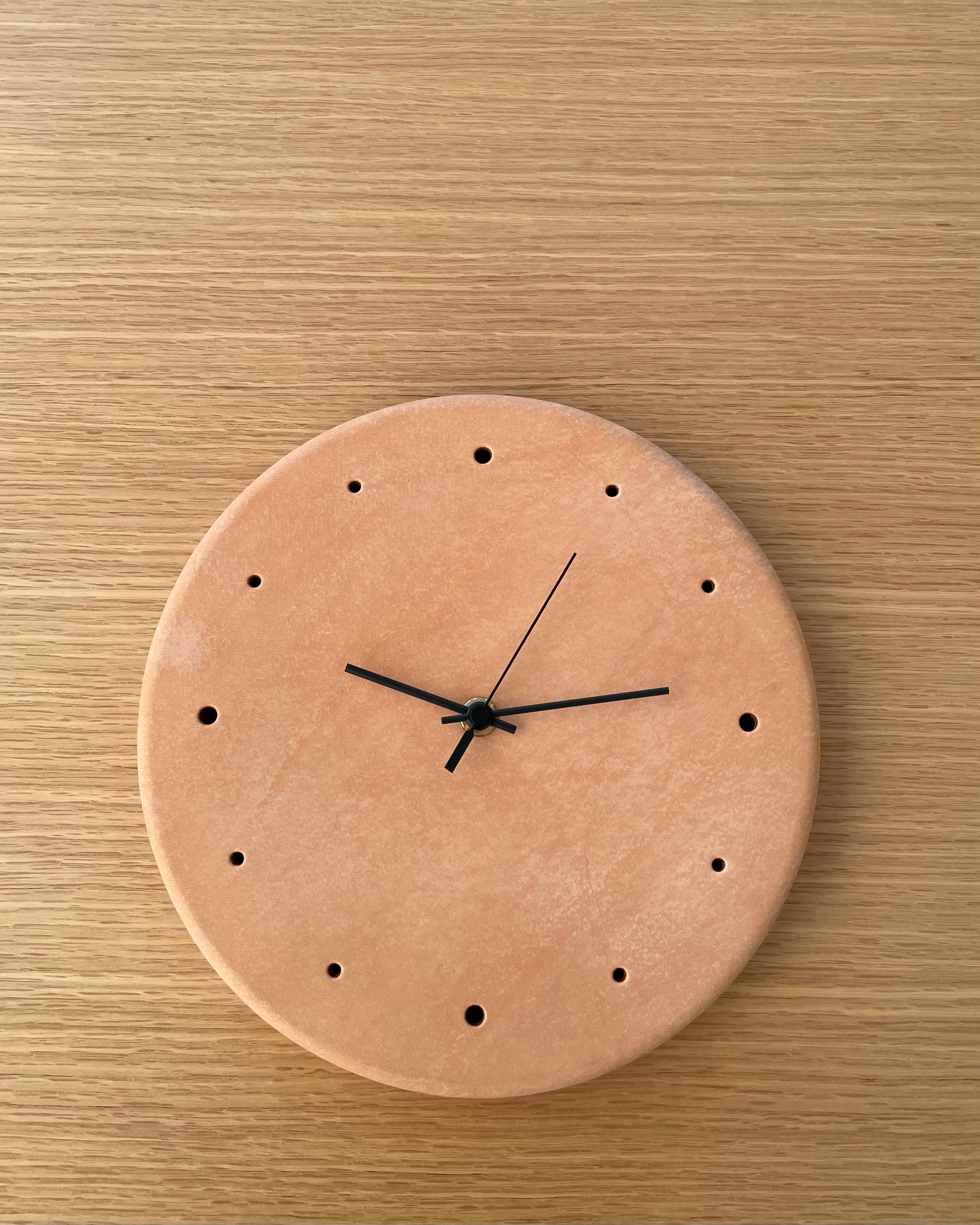 Leather clock <natural> Hender Scheme