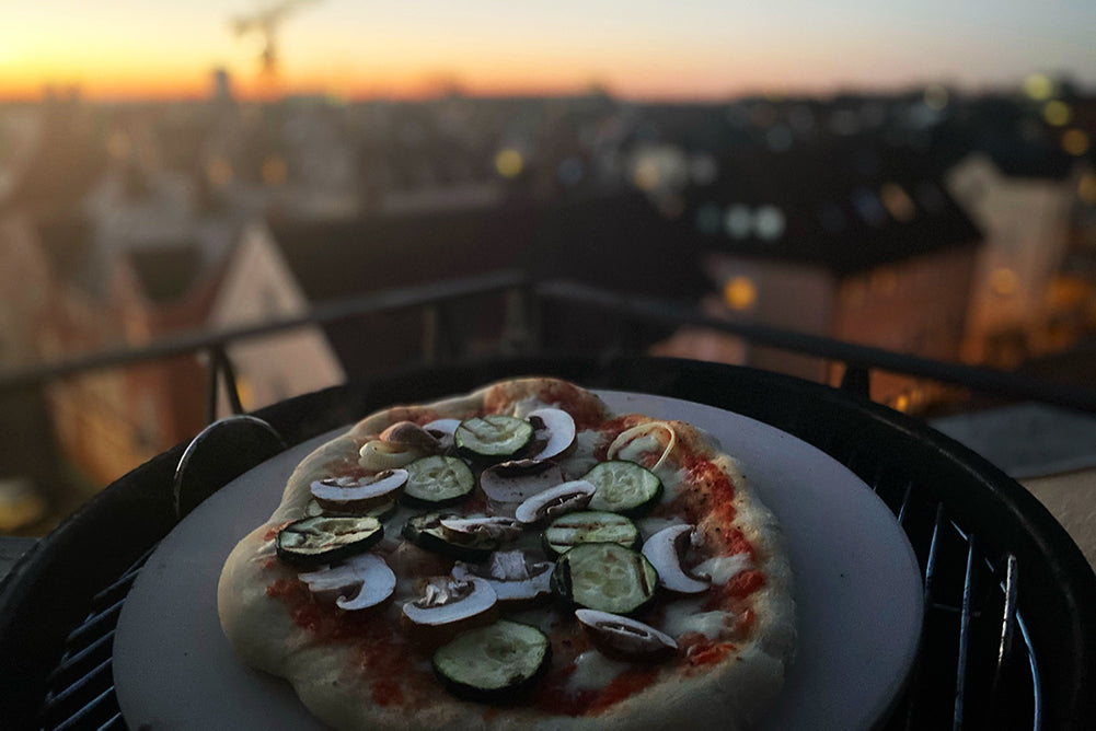 Pizza vom Holzkohlegrill