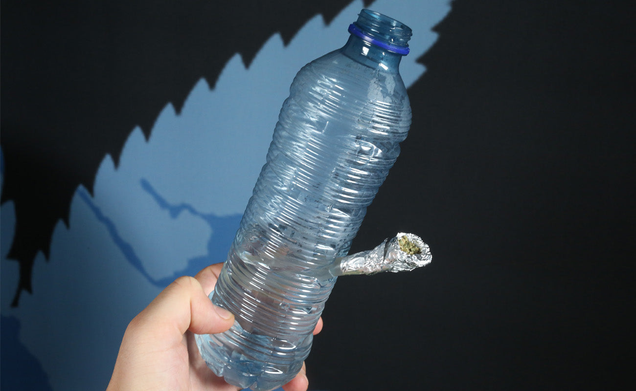 defile Countryside stå How To Make A Water Bottle Bong - A Step By Step Guide - World of Bongs