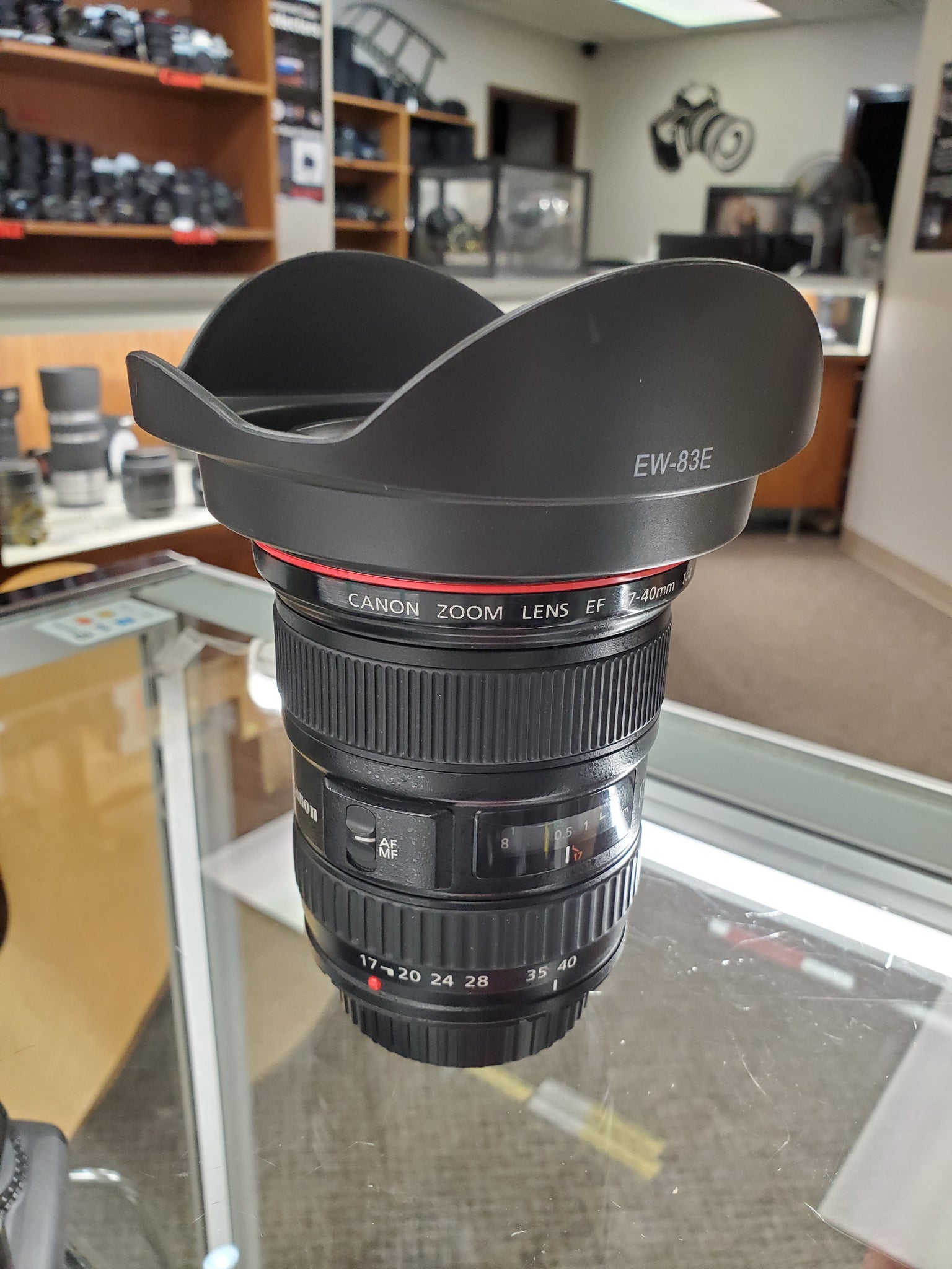 Canon EF 17-40mm f/4L USM Ultra Wide Angle Zoom Lens - Pro Full