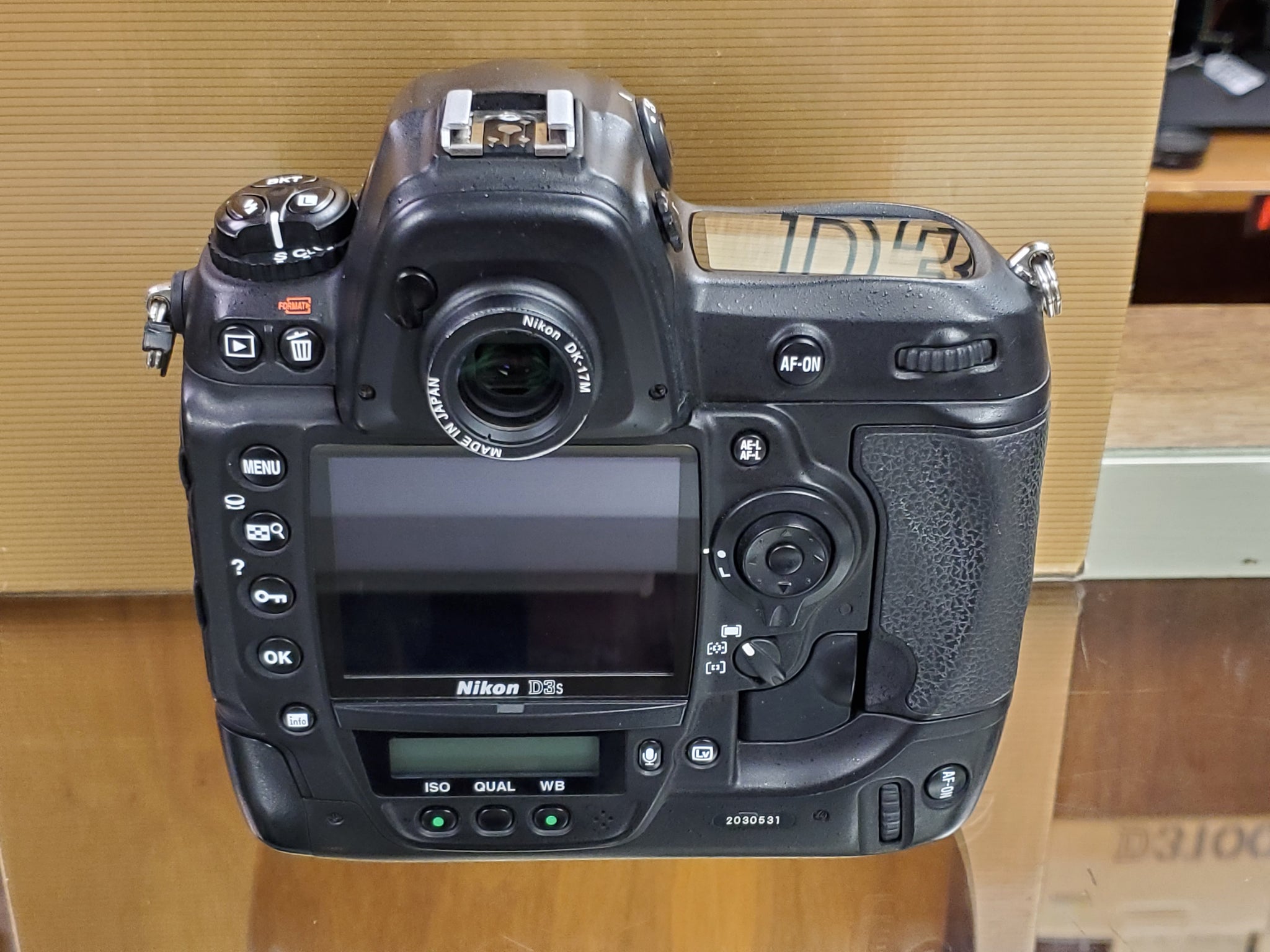 Nikon D3S, Professional Full Frame DSLR, 12.1MP, 9FPS with Battery