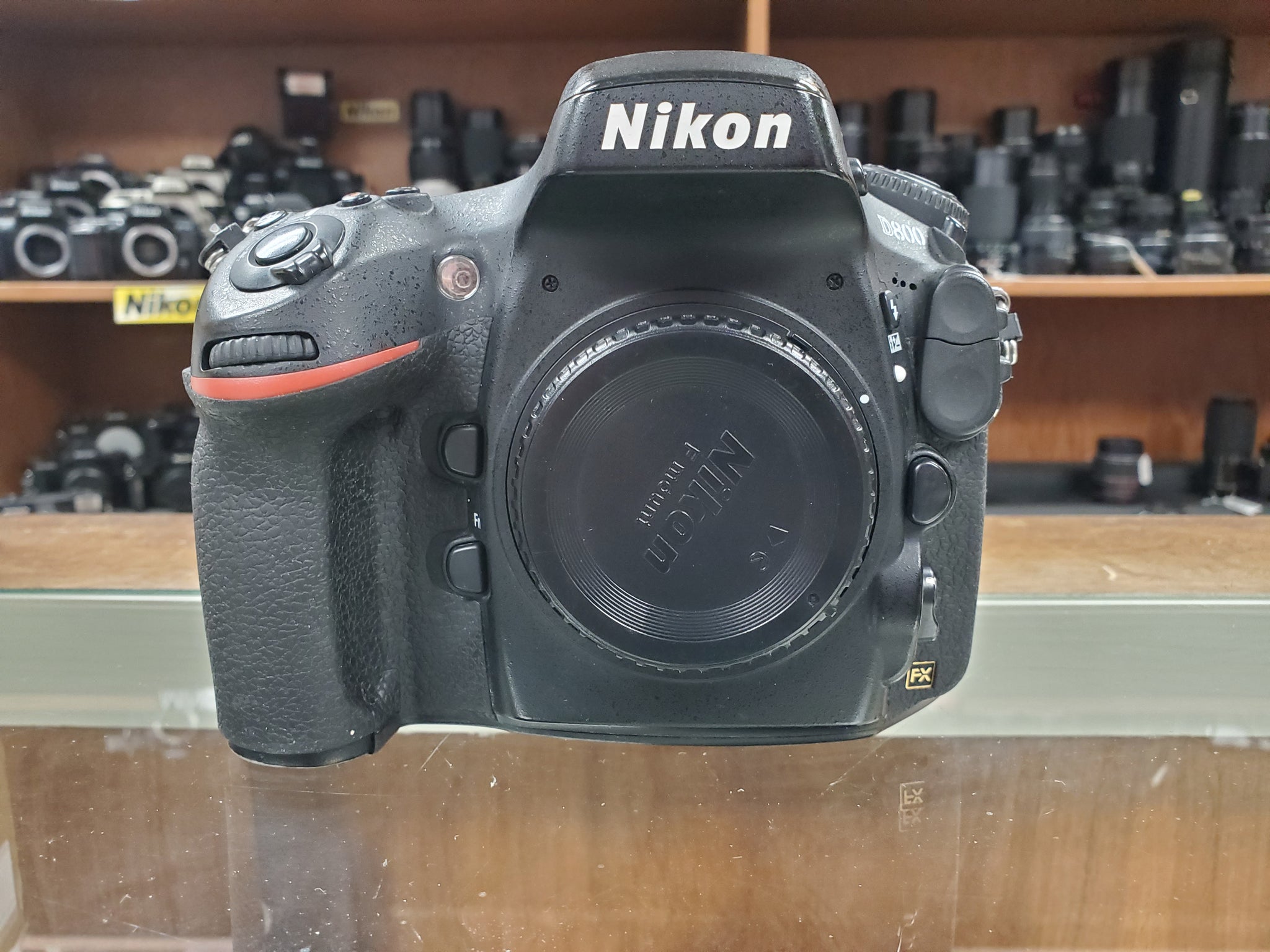 Nikon D800 Full Frame DSLR, 36.3MP, 1080P Video with Battery, Box