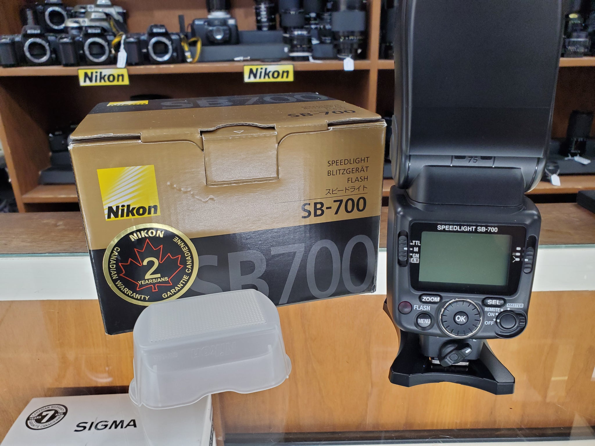 Nikon SB-700 Speedlite Flash Unit with stand and box – Paramount