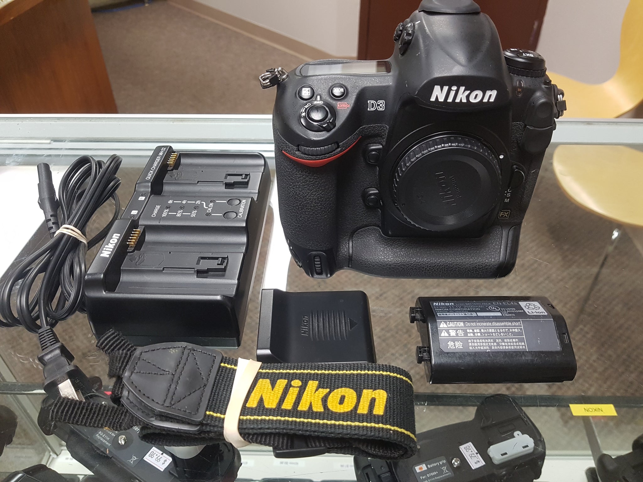 Nikon D3, Professional Full Frame DSLR, 12.1MP, 9FPS with Battery