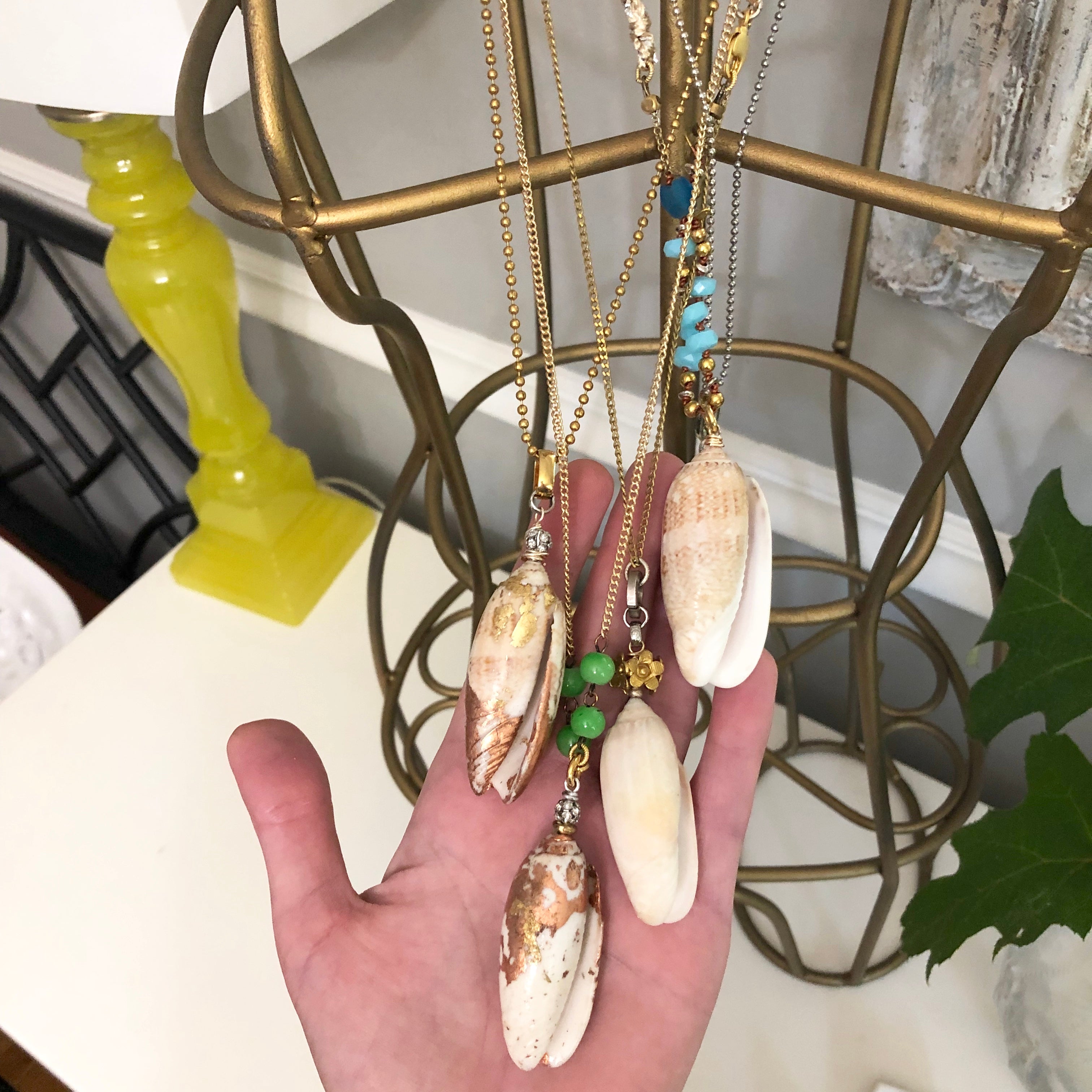 Shell Pendant Necklace I Flower Charm