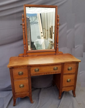 American Duncan Phyfe Style Mahogany Vanity With Mirror Lots Of