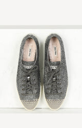 Sneaker with sequins in silver