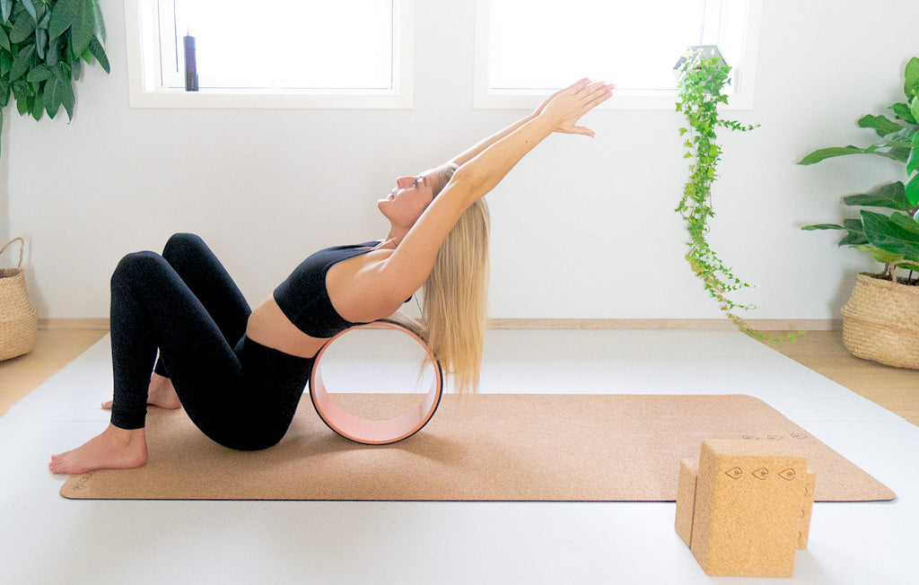 How To Use The Cork Yoga Wheel – The Asanas®